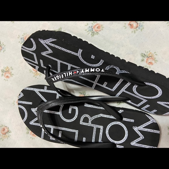 Tommy Hilfiger Sandals - Picture 3 of 4